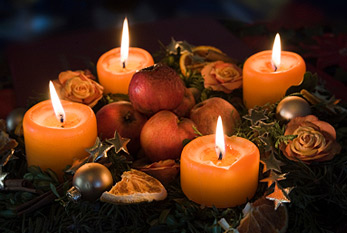 An Advent wreath with four burning candles.